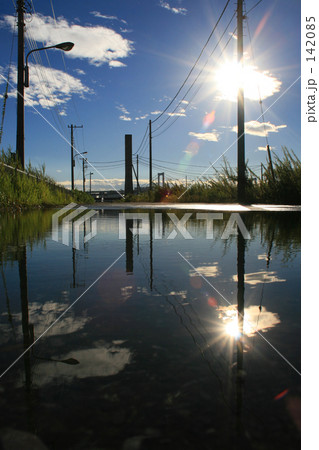 雨上がり 雲 道路 反射の写真素材 - PIXTA