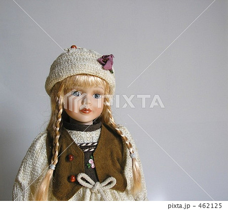 人形 ビスクドール 西洋人形 三つ編みの写真素材