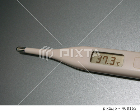 37 3度 熱 37 3 体温計 風邪の写真素材