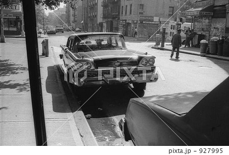 路地裏 ニューヨーク モノクロ 白黒 N Yの写真素材