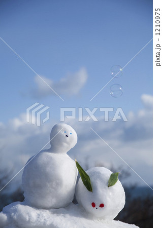 ゆきうさぎ 雪だるまの写真素材 - PIXTA