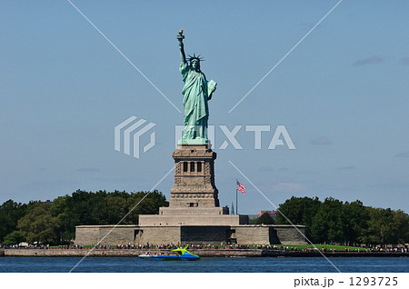 自由の女神 自由 星条旗 ニューヨークの写真素材 - PIXTA