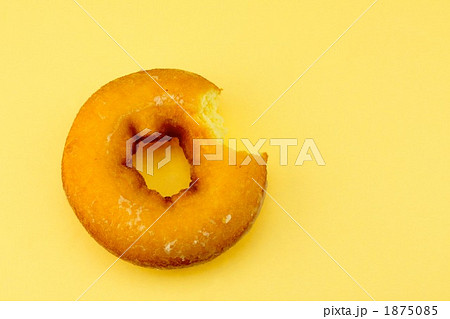 食べかけ ドーナツの写真素材 Pixta