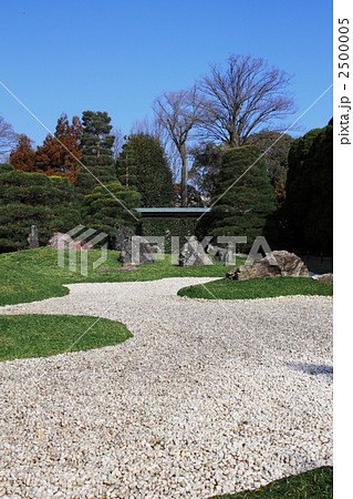 玉砂利 日本庭園 枯山水の写真素材