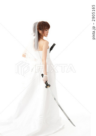 刀 日本刀 人物 女性 刃物 1人 広告 代 コピースペースの写真素材