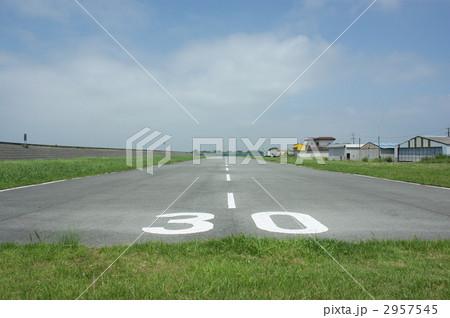 滑走路 香良洲飛行場 空港 三重の写真素材