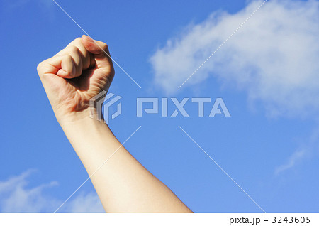 青空 腕 拳 雲の写真素材