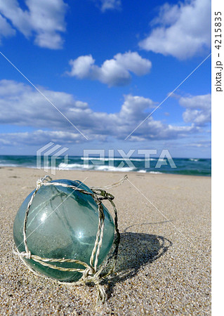 浮き 漁具 浮き玉 漂着物の写真素材 - PIXTA