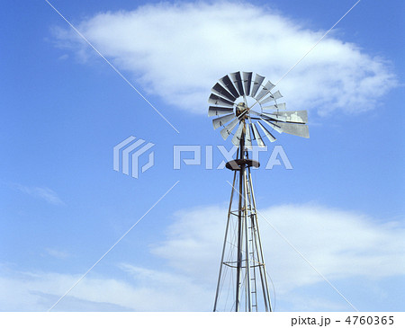 揚水風車の写真素材