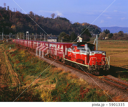 たまねぎ列車 鉄道輸送 プッシュプル運転 非電化路線の写真素材
