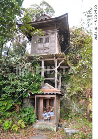 上段の立派な祠の写真素材 上段の立派な祠の写真素材