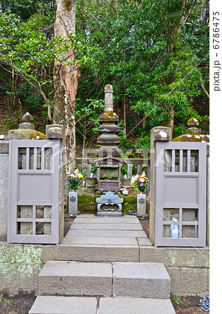 源頼朝の墓(白旗神社/神奈川県鎌倉市西御門)