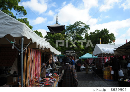 東寺 弘法市 蚤の市 フリーマーケットの写真素材