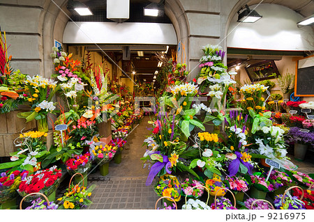 ヨーロッパ バルセロナ 花屋 夏の写真素材