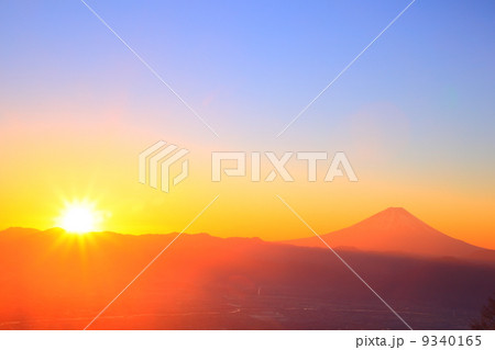 富士山 朝日 日の出 富士の写真素材