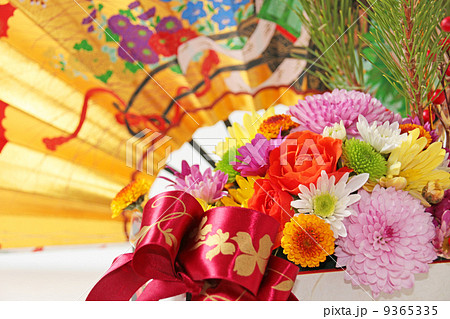 花 フラワーアレンジメント 植物 お正月 結婚 新年 年賀状素材 和 生け花 生花 松 菊 カ の写真素材 花 フラワーアレンジメント 植物 お正月 結婚 新年 年賀状素材 和 生け花 生花 松 菊 カ の写真素材