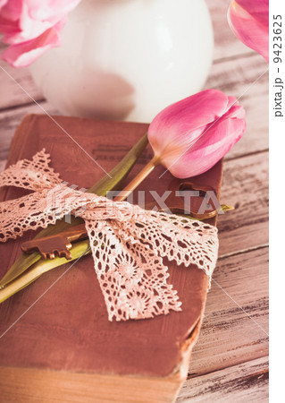 つぼ 花瓶 かぎ編み 花束の写真素材
