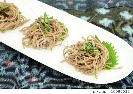 そば 一口大 パーティー料理 和モダンの写真素材