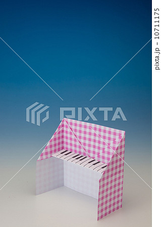 オルガン 折り紙 伝統 紙の写真素材