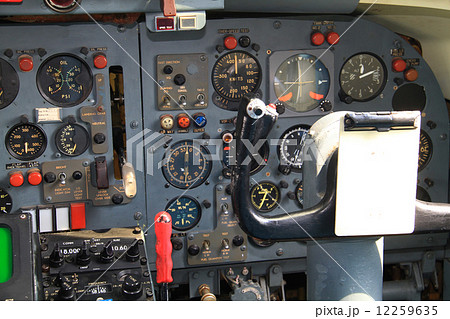 計器 飛行機 コクピットの写真素材 - PIXTA