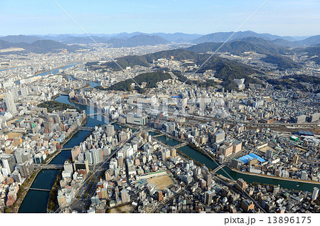 市街地 広島 航空写真 空撮の写真素材