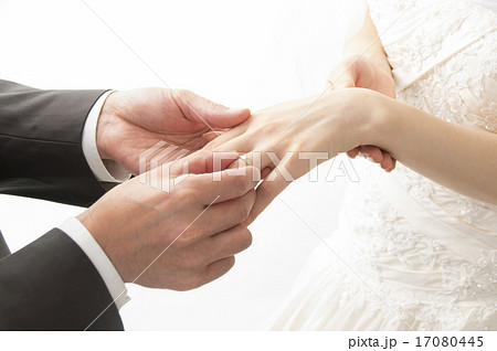 はめる パーツ エンゲージリング 結婚指輪の写真素材