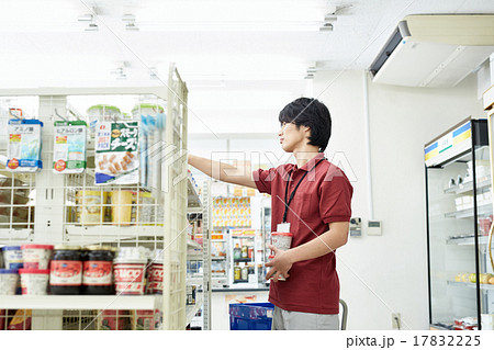 コンビニ 店内の写真素材