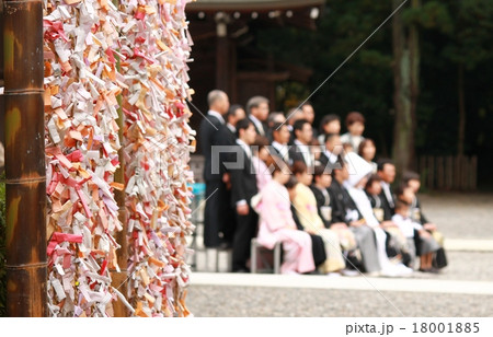 結婚式 おみくじ 多賀大社 集合写真の写真素材