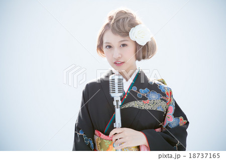 演歌歌手 若い かわいいの写真素材