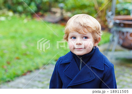 ブルー ブロンド 金髪 少年の写真素材