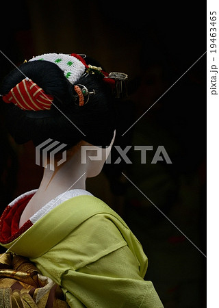 舞妓さん 後姿の写真素材