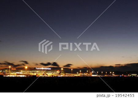 仙台空港 夜景 宮城 空港の写真素材