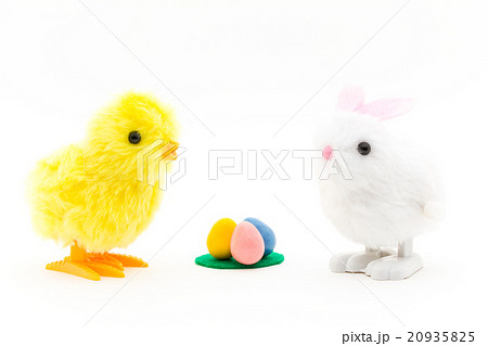 黄色 鳥 おもちゃ 緑の写真素材