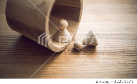 蹴落とす