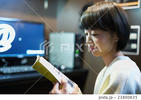 マンガ喫茶 まんが喫茶 漫喫 漫画喫茶の写真素材