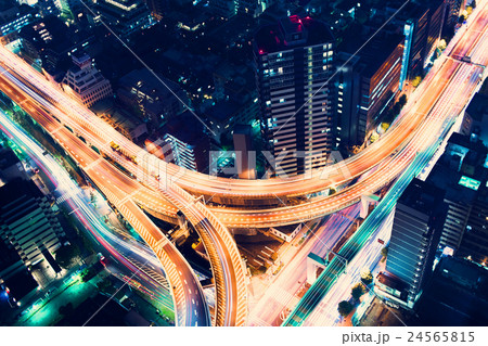夜景 新宿区 高速道路 ビル群の写真素材