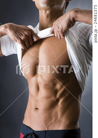 男性 筋肉 マッチョ 腹筋の写真素材