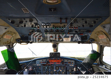YS-11 コックピットフロントガラス hq720.jpg?sqp=-