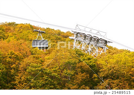 藻岩山 ゴンドラリフト 秋 紅葉の写真素材 - PIXTA