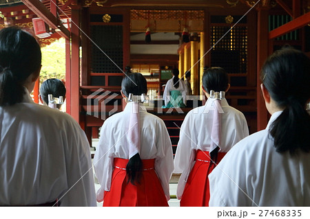 太宰府天満宮 神社 巫女 御本殿の写真素材