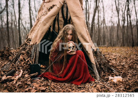 フェアリー 幻想的な 魔術 美しい 女の子 女性の写真素材