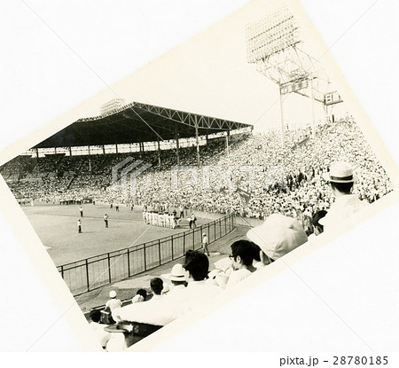 スコアボード 野球場 甲子園 阪神甲子園球場の写真素材