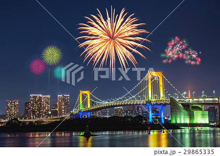 花火 打ち上げ花火 綺麗 合成写真の写真素材