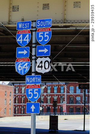 ミズーリ ハイウェイ 高速道路 標識の写真素材