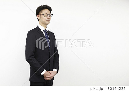 手を組む 横向きの写真素材