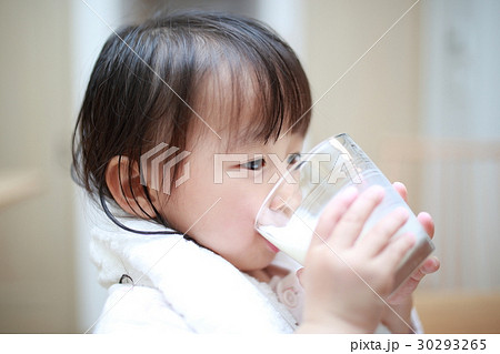 風呂上がり 女の子の写真素材