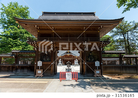 神社 諏訪神社 門 随神門の写真素材