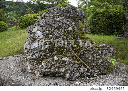 さざれ石 細石 さざれいし 石灰質角礫岩の写真素材 - PIXTA