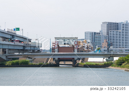 墨田水門 荒川 水門 橋の写真素材