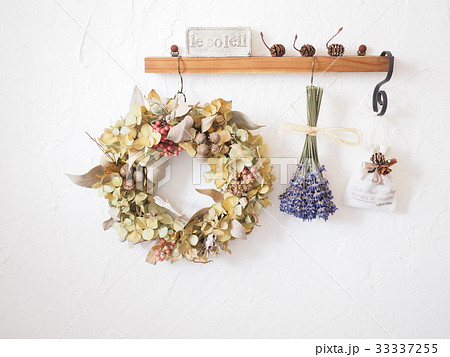 雑貨 ナチュラルカントリー 壁面 インテリアの写真素材